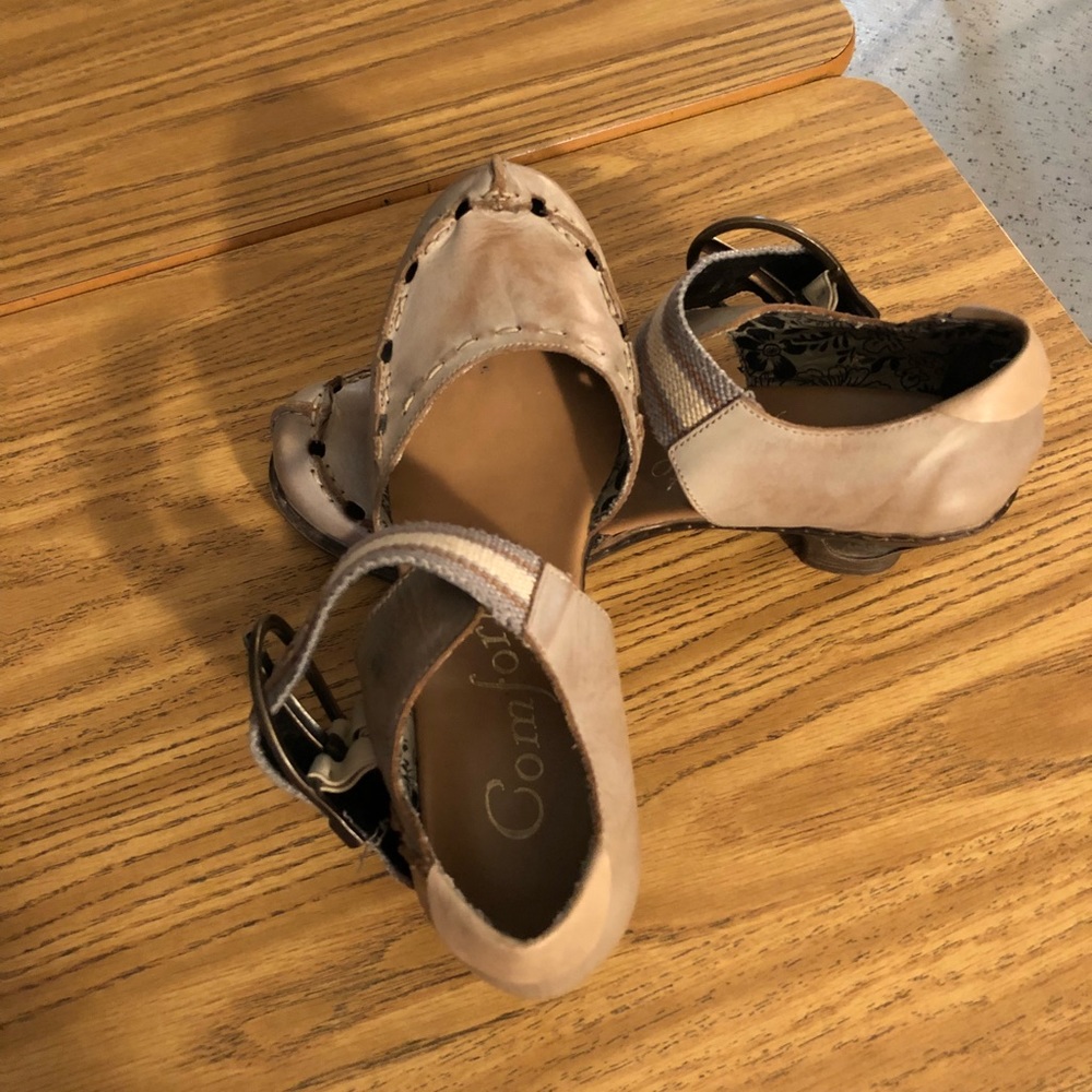 Leather Rieker pumps.